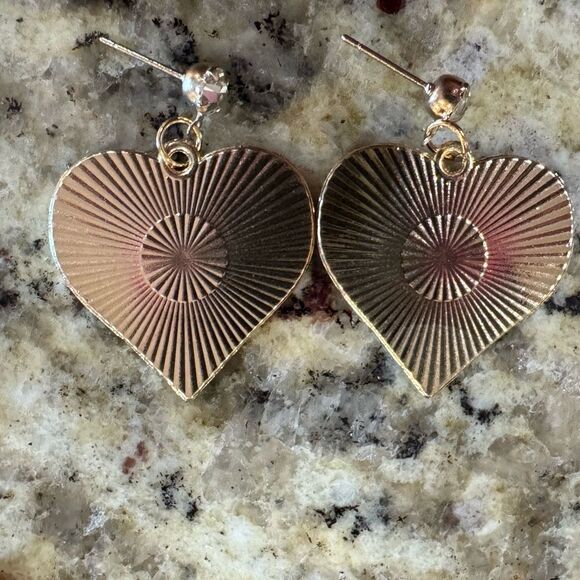 EARRINGS! Betsey Johnson Multicolor Heart Earrings BNWT - Picture 5 of 5